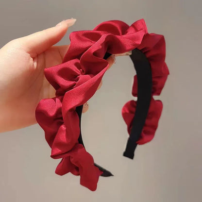 Red cloth Christmas fashion headband with vintage wool style, stylish hair accessory for holiday festive looks