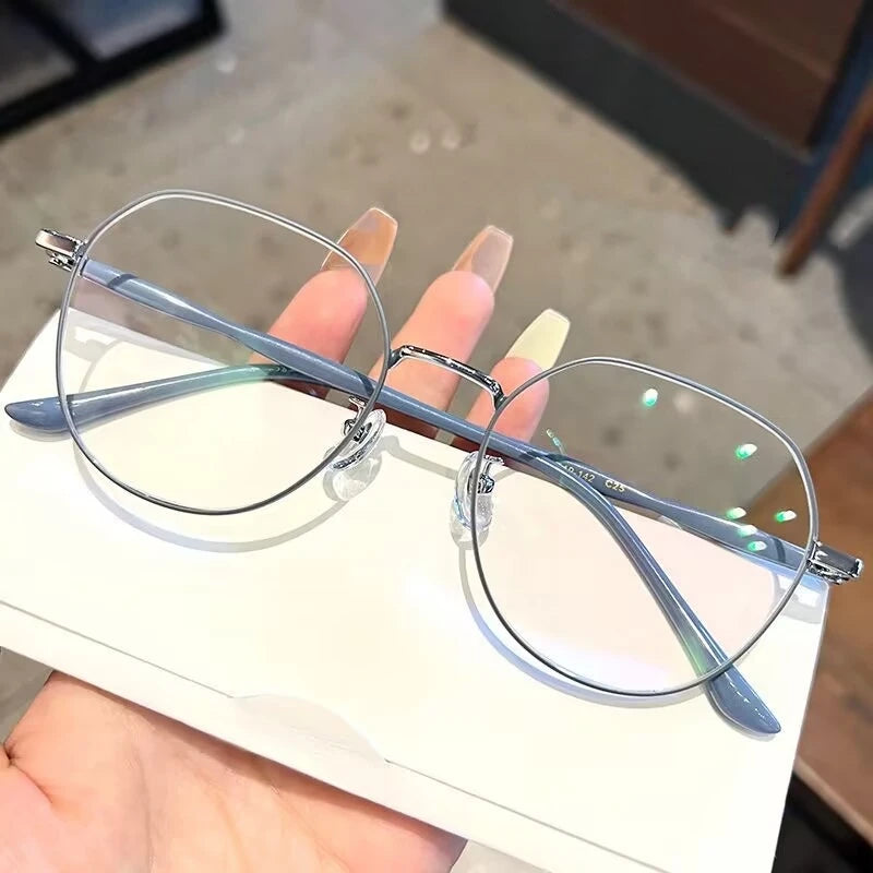 Clear Y2K-style transparent computer glasses with round frame and anti-blue light lenses, featuring a modern, stylish design.