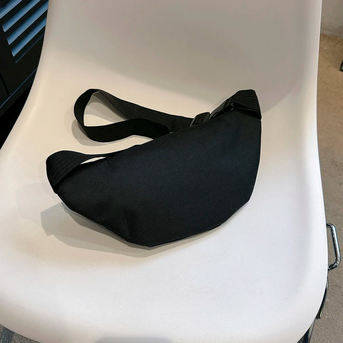 Large Nylon Fanny Pack – Crossbody Waist Bag for Sports & Travel