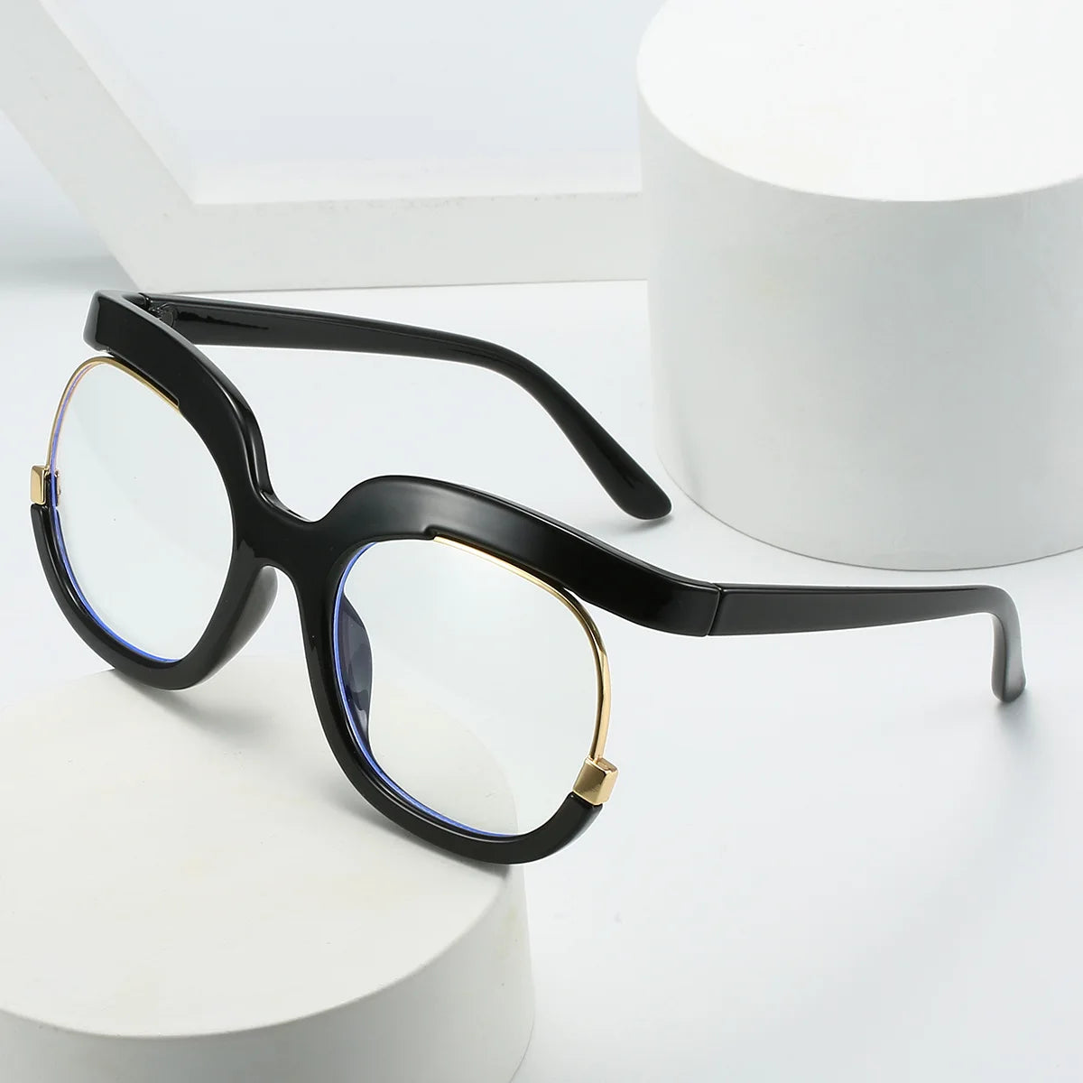 Large Y2K-style decorative glasses with flat lenses, fashionable eyewear for women by R.E.D. Shopping, featuring bold frame design.