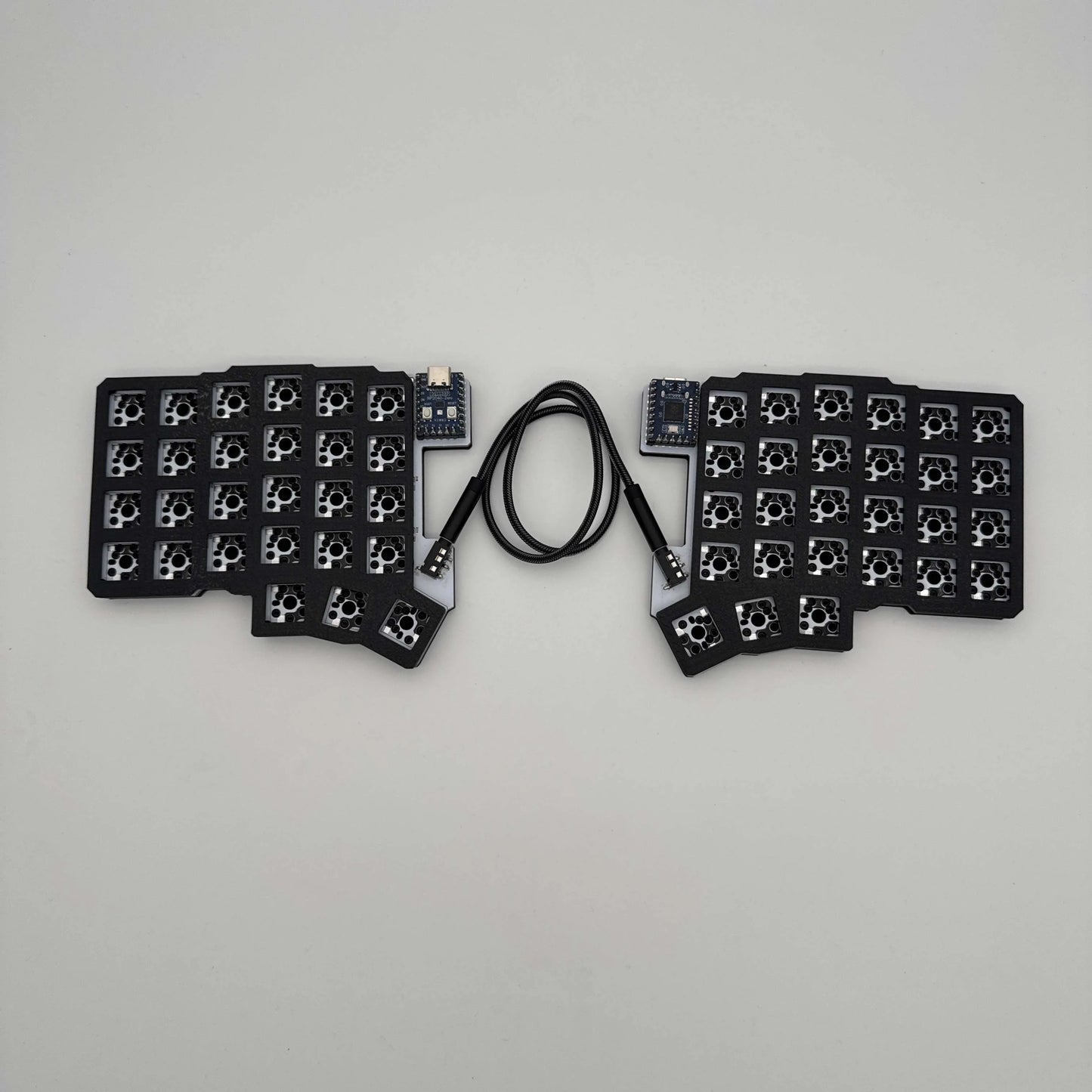 Silakka54 Split Ergonomic Keyboard Kit | QMK/VIAL | MX & Choc Switch | TRRS Cable | Custom PC Accessory
